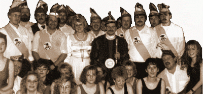 Schwarz-wei�-Bild: Elferrat mit Sch�rpen