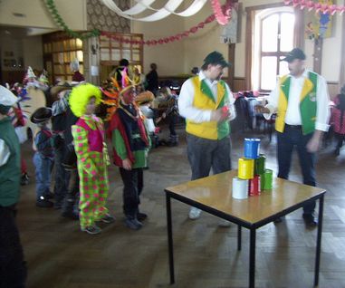 B�chsenwerfen und andere Spiele