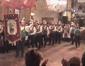 Einmarsch des Elferrates mit Fahne