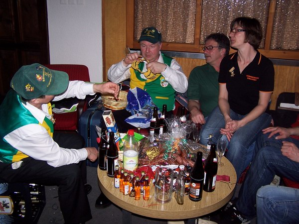 Pluenderung-der-essbaren-Geschenke