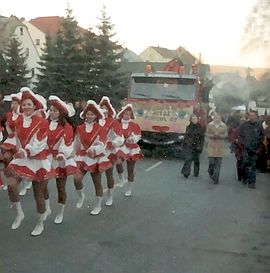 Umzug in Gr�nhainichen