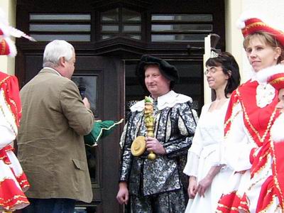 Schl�ssel�bergabe