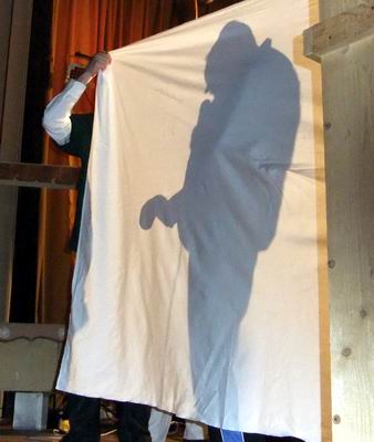 als Schatten der Mann mit Riesenpenis