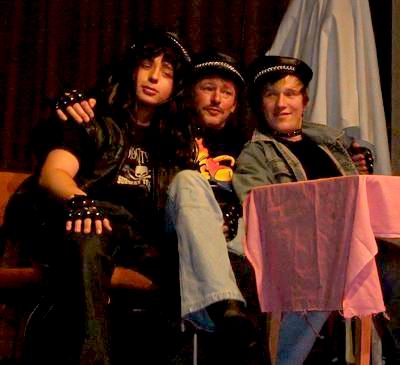 drei Rocker im Lokal