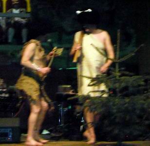 zwei Urmenschen bei der Jagt