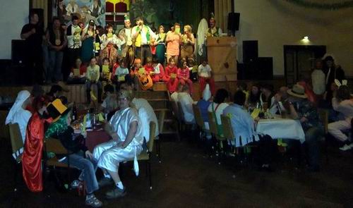 Abschlusslied im Saal