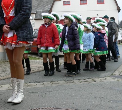kurz vor dem Abmarsch zum Rathaus, unsere J�ngsten