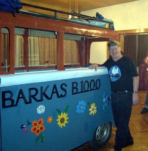 Barkas B100 aus Pappe und Sperrholz in Originalgre