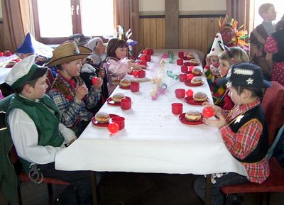 Kinderfasching beim BCV: Kaffeetrinken